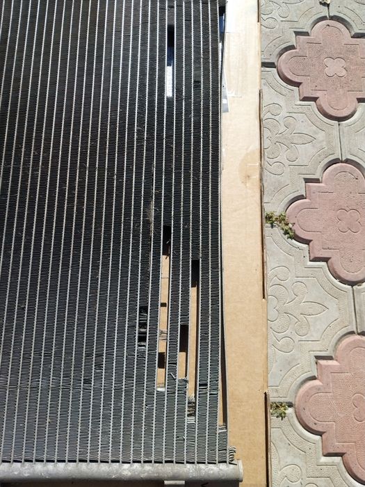 Продам радіатор на мазду