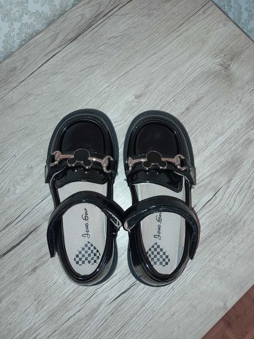 Туфельки для дівчинки