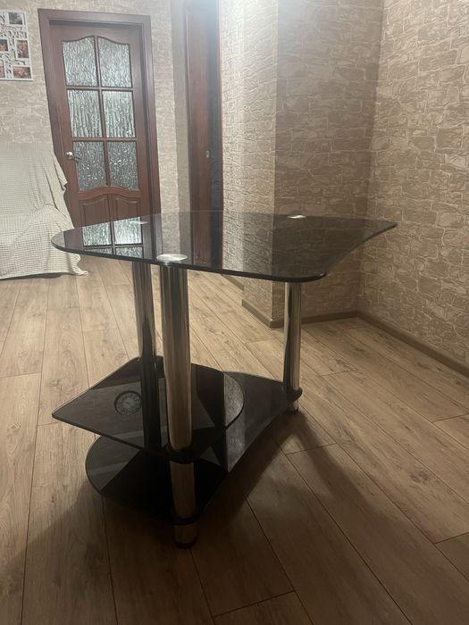 Скляний стіл журнальний