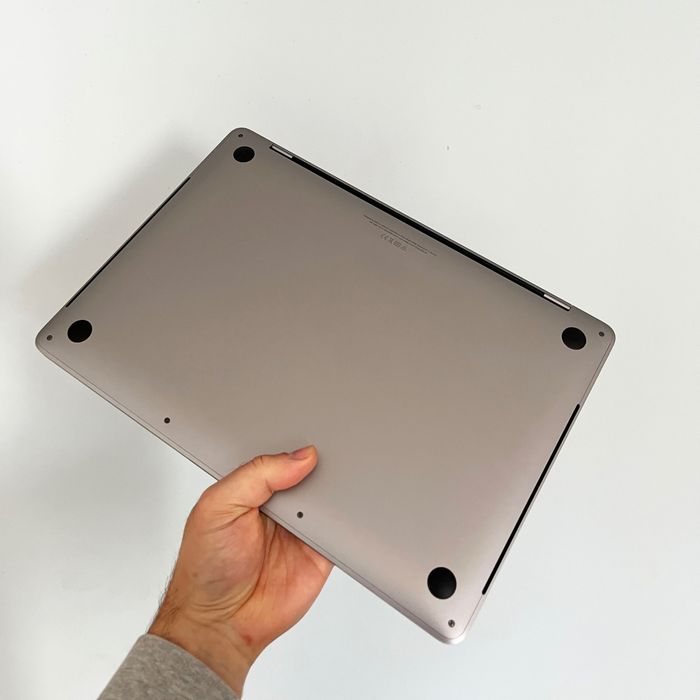 MacBook Pro 13 2019 CORE I7-8569U 2.80 GHZ 16GB RAM 256GB