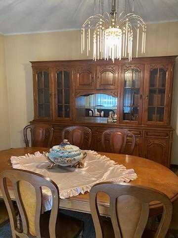 Armario de sala em madeira macica