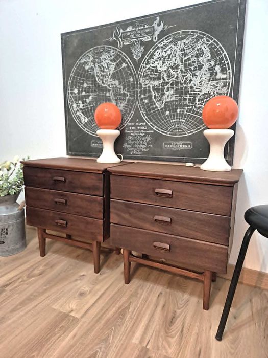 Mesa de Cabeceira Olaio / Mesa de Apoio / Vintage / Anos 60-70 / Movel / Quarto