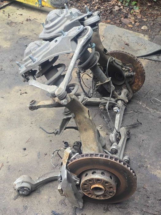 Zawieszenie  Audi A8 D2 zaciski tarcze amortyzatory sprężyny wahacze