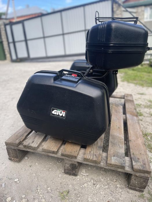 Кофри 3шт  givi Honda cbr1100хх  і рамка під них