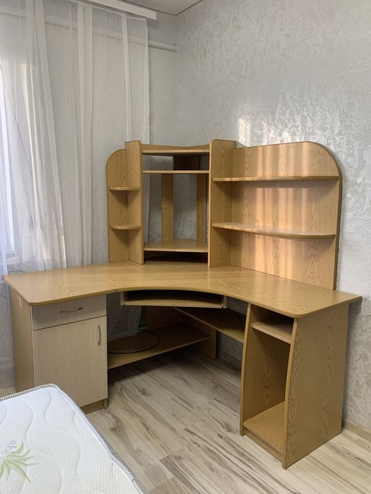 Компʼютерний письмовий кутовий стіл