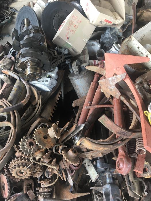 Продам запчастини до різних тракторів 80-90р.