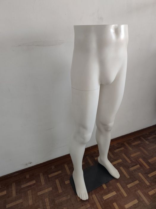 Manequim pernas de homem com base