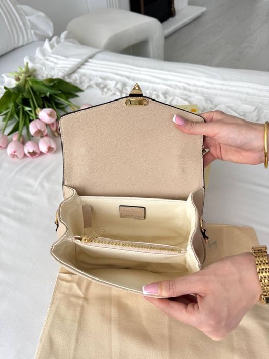 Torebka Louis Vuitton pochette metis east west beige
