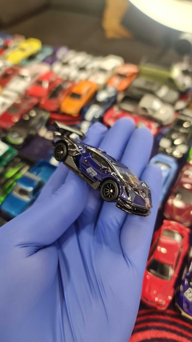 Hot WHEELS TEAM Transport - 3 + Euro Hauler (Sem diorama)