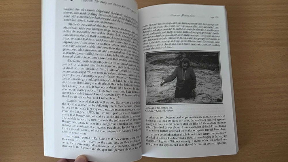 Livro "Captured! - The Betty and Barney Hill UFO Experience" de Stanton Friedman