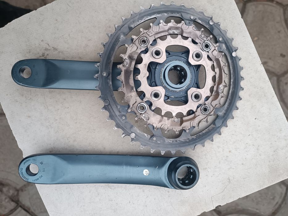 Комплект алюминиевых шатунов Hollowtech Shimano FC-M571 с кареткой