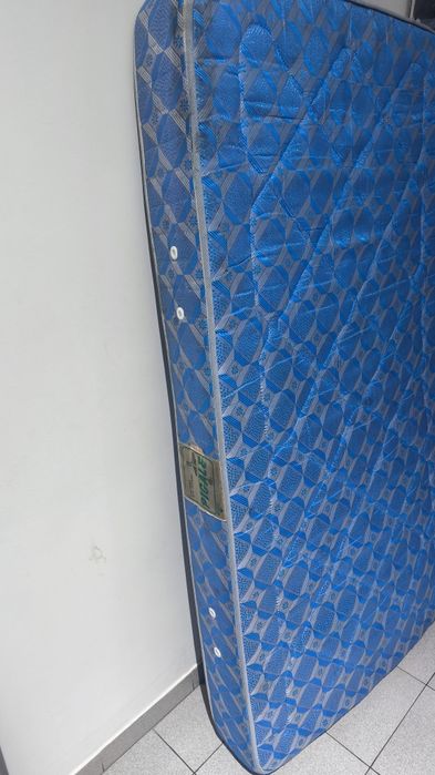 Cama solteiro com colchão
