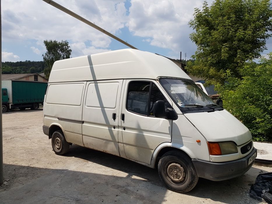 Вантажні перевезення бусом та послуги краном маніпулятором