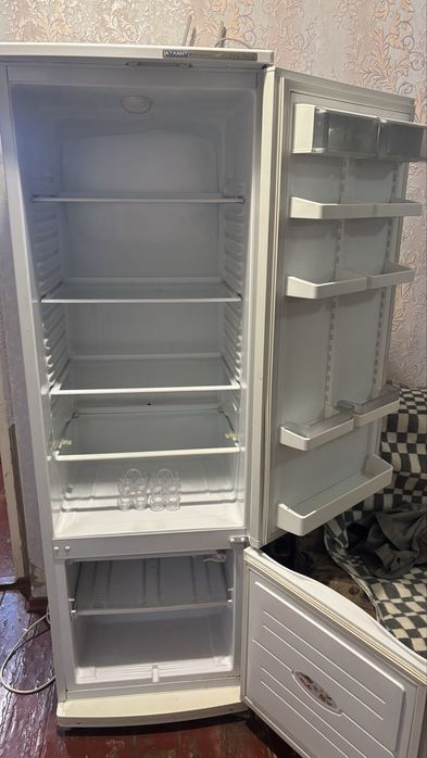 Продам холодильник Атлант 2х компрессорный