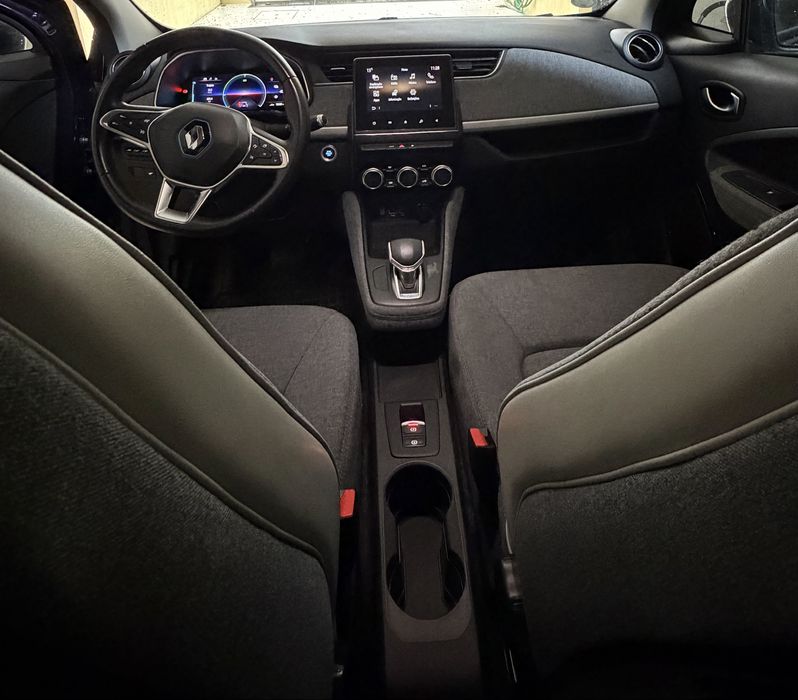Renault Zoe roxo (Baterias próprias)