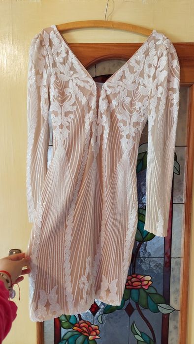 Piękna, kobieca, elegancka i seksowna sukienka Soky & Soka