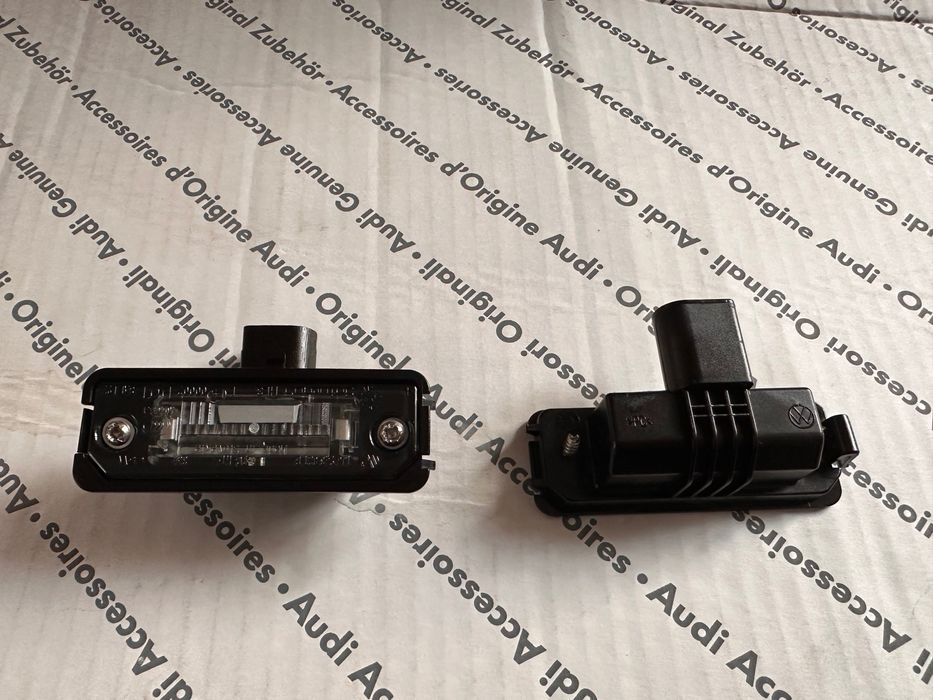 1J6943021B Плафон підсвітки номера VW Golf4 Polo Bora Beetle Lupo Fox