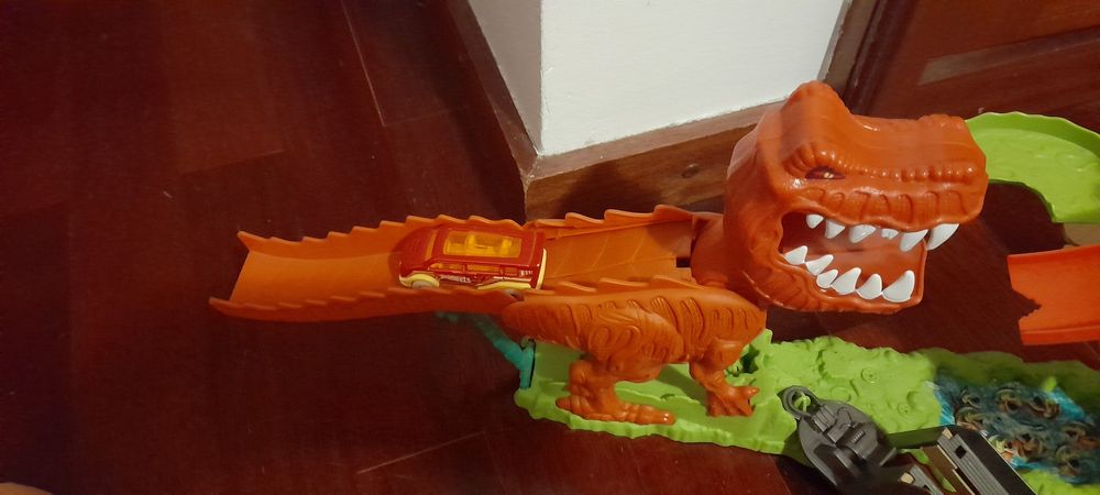 Pista Hotwheels Ataque do dinossauro T-Rex