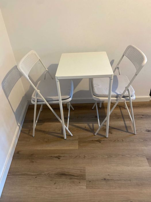 Outdoor Table & Chairs