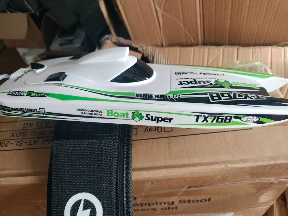 Barco telecomandado SuperDino (novo)