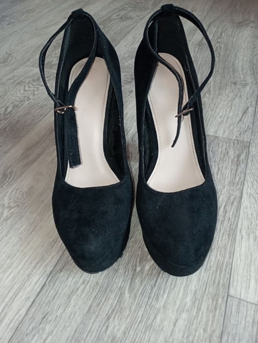 Чорні жіночі замшеві туфлі