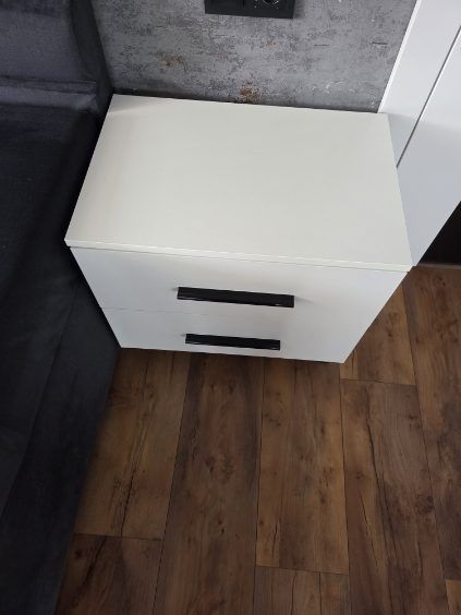 Zestaw  łóżko i szafki nocne