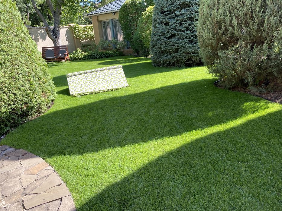 Рулонный газон, укладка рулонного газона