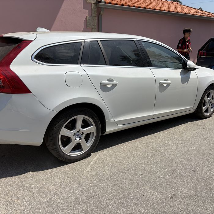 Volvo v60 hibrida plugin para pecas