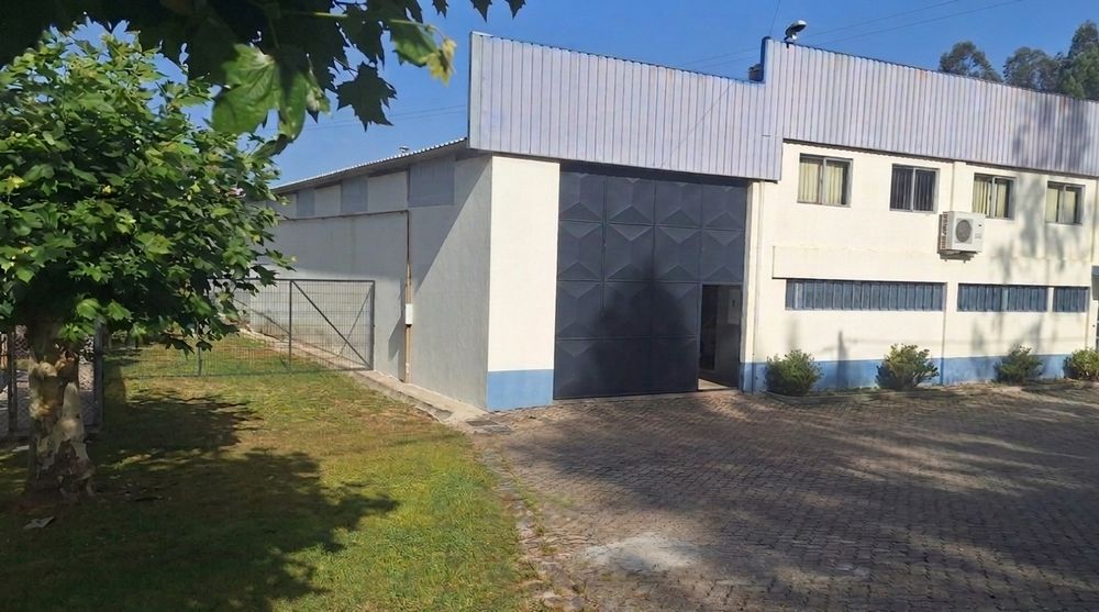 Arrenda-se Pavilhão para Indústria em Zona Industrial no concelho de Santa Maria da Feira