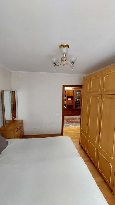 |  Продаж 4-кімнатної доглянутої та укомплектованої квартири