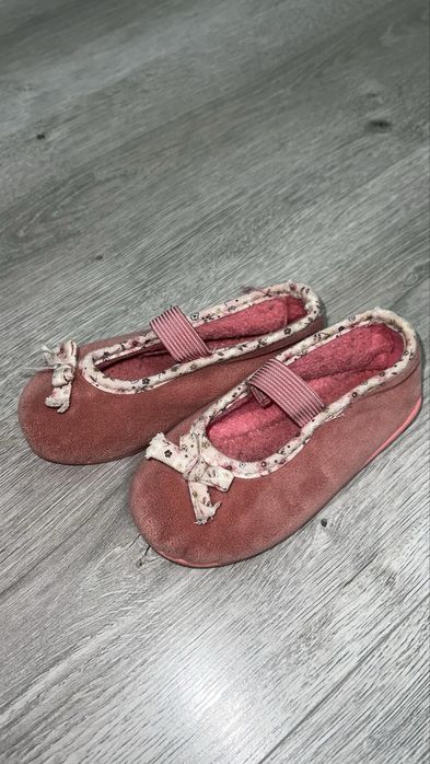 Взуття для дівчинки