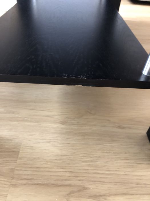 Mesa de centro preta e preta