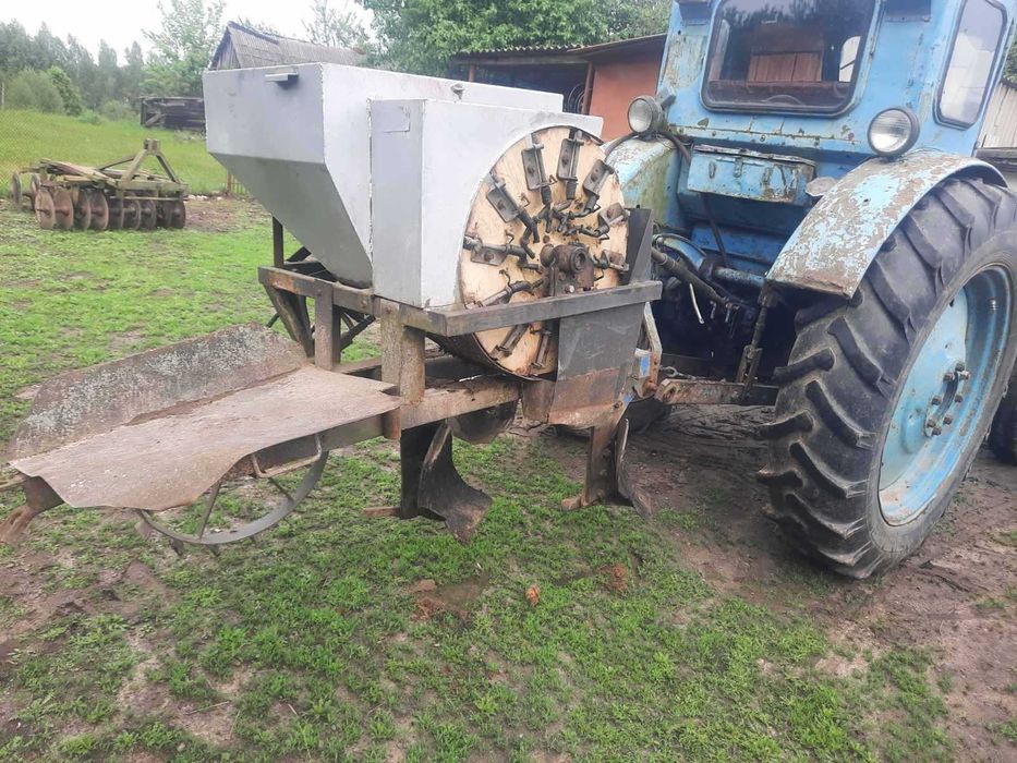 Продам картоплесаджалку