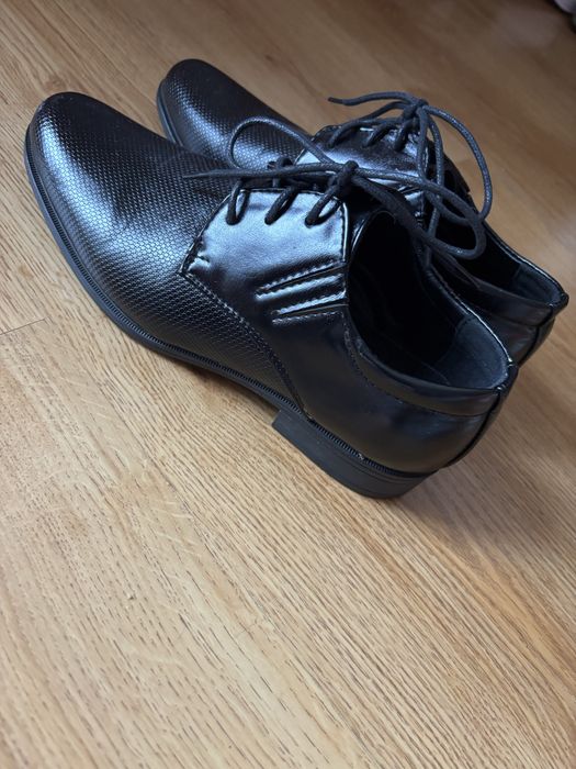 Buty eleganckie chłopięce