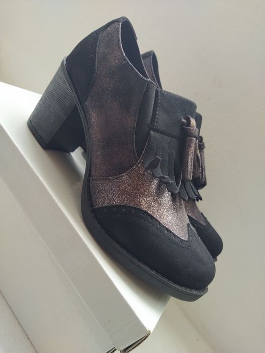 Sapatos pretos, muito elegantes - Tamanho 37 - Novos!