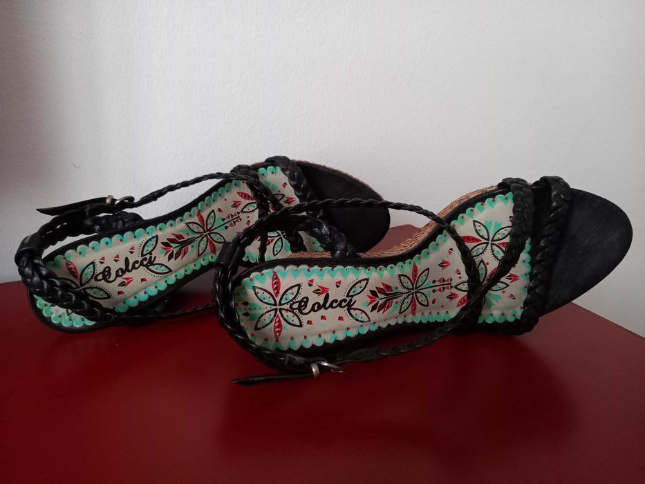 Sandálias em cunha Colcci - 38