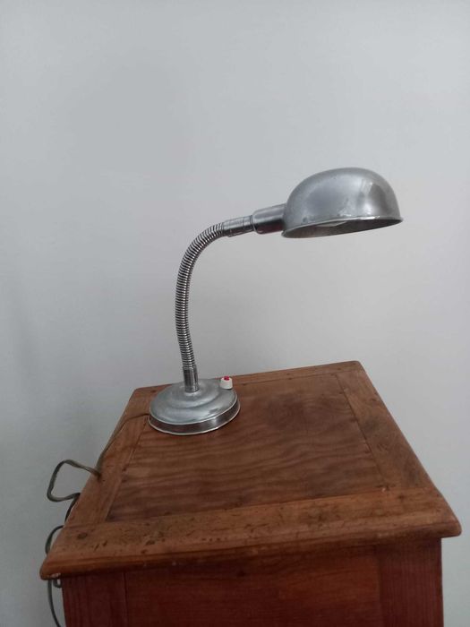 Candeeiro de secretária com haste flexível