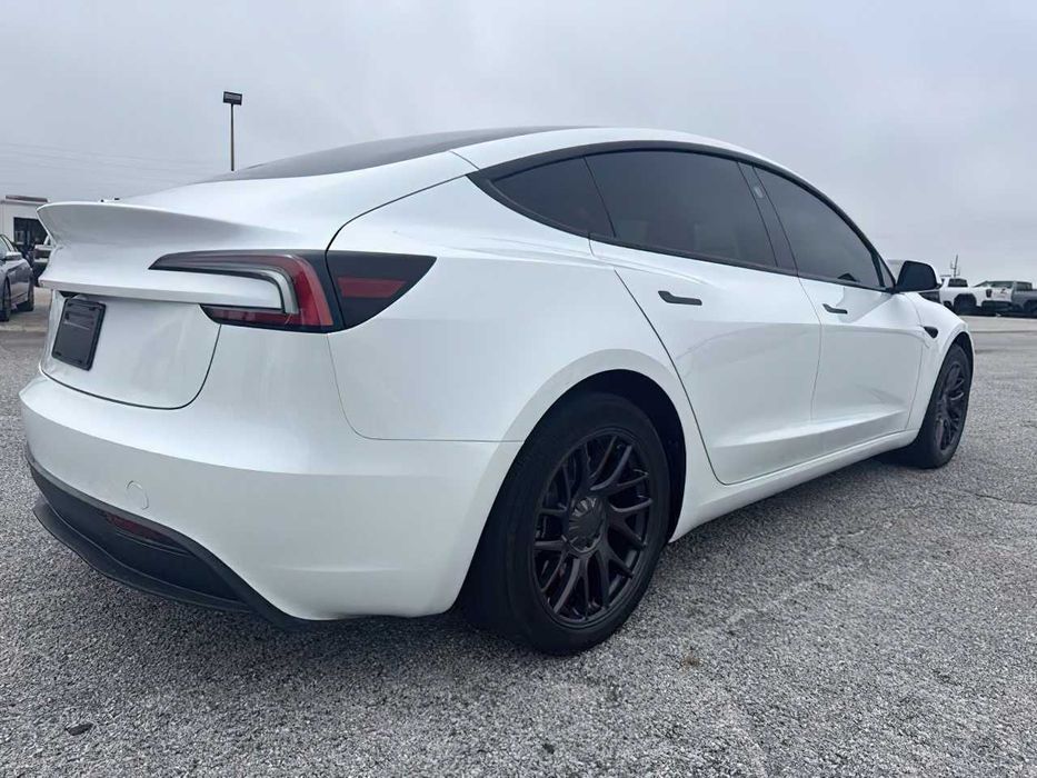 Tesla Model 3      2025