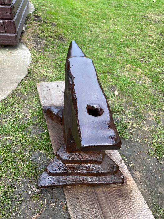 sprzedam kowadło kowalskie stare