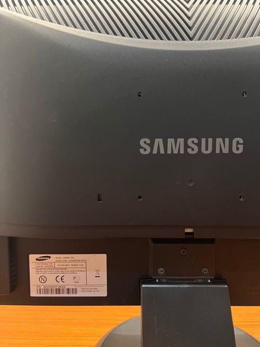 Monitor Samsung Syncmaster 226bw:  2ms  Dynamic Contrast 3000:1