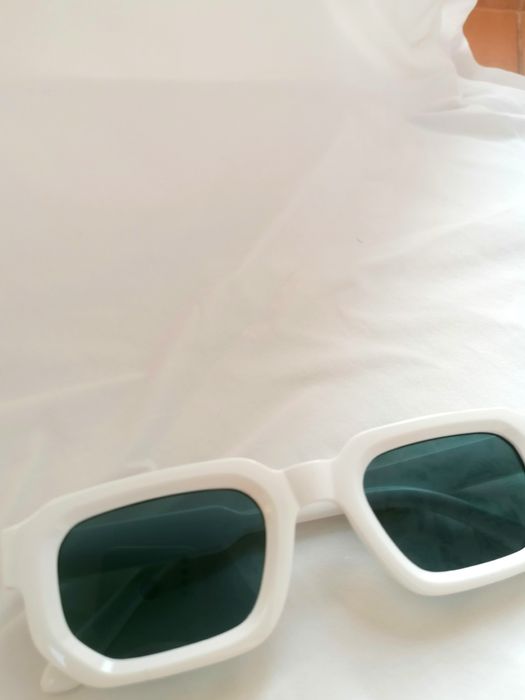Óculos de Sol Retangulares Brancos