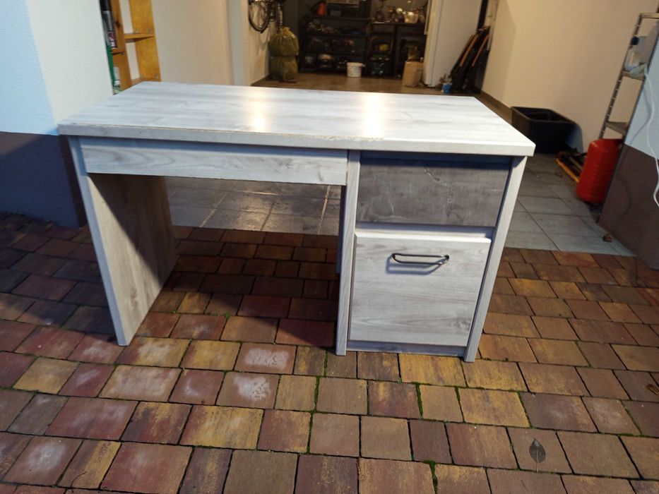 Sprzedam biurko w dobrym stanie