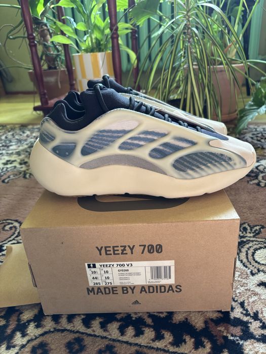 Yeezy 700 kyanite
