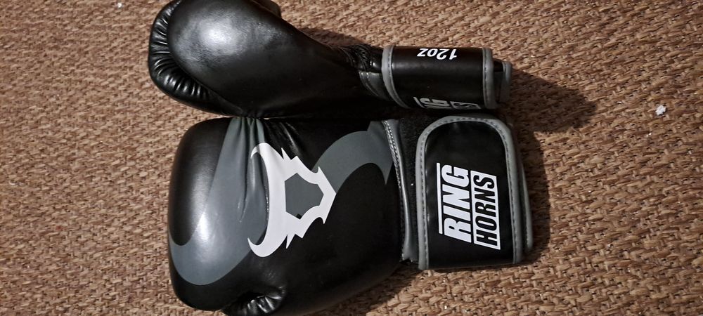 Material de boxe de mulher praticamente novo