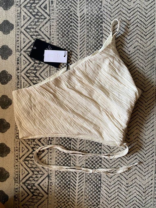 Топ на одне плече