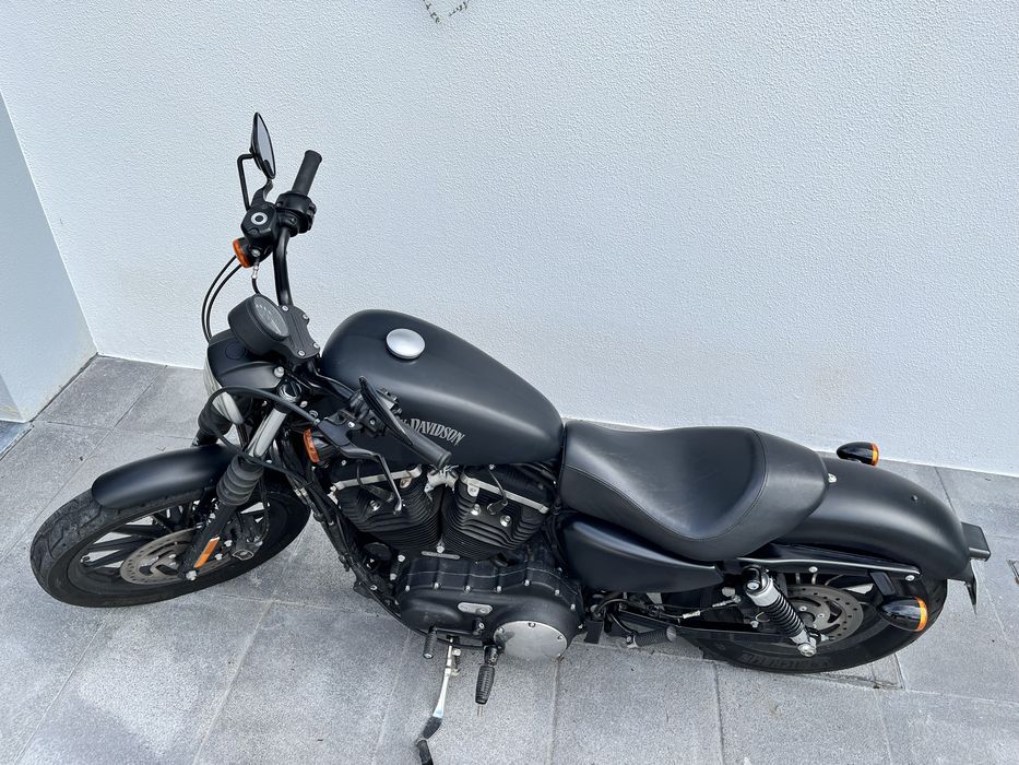 Harley- Davidson iron 883