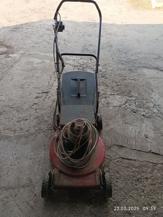 Продам газонокосілку