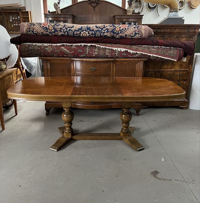 Duży rozkładany stół