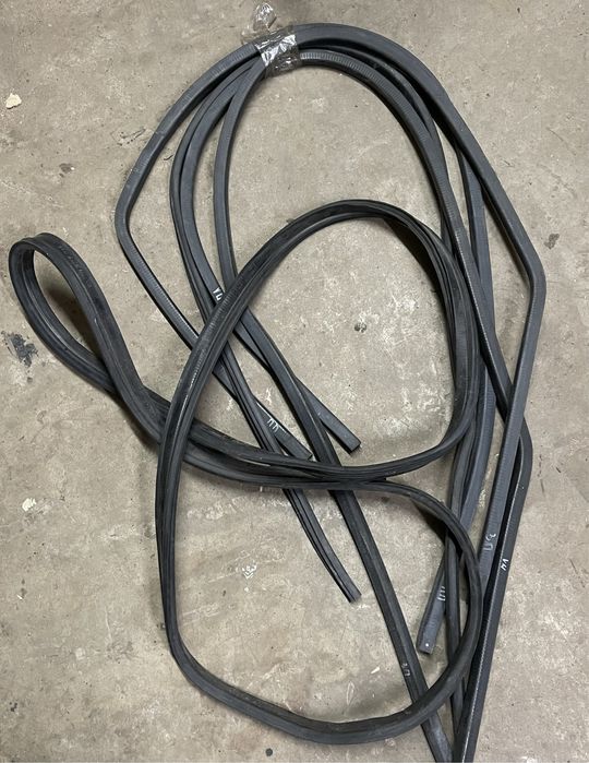 Уплотнитель багажника ущільнюючі резинки Ланос