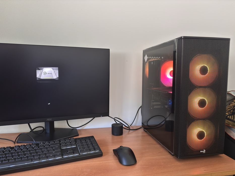 Vendo computador novo(ofereço cadeira)